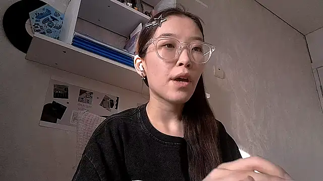 MollyTiger online show from November 29, 8:50 am