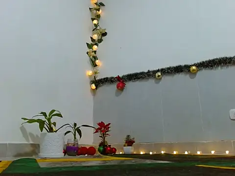 seductrixee online show from December 21, 1:46 am