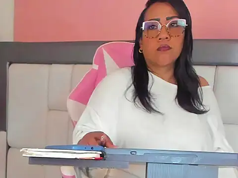 KarolWest  online show from December 15, 12:31 pm