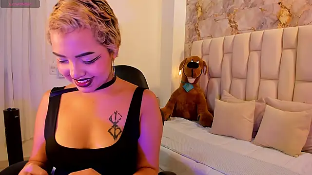 Snapshot of sussy_lonndun chatting on December 22, 8:39 pm sussy lonndun online show from December 22, 8:39 pm