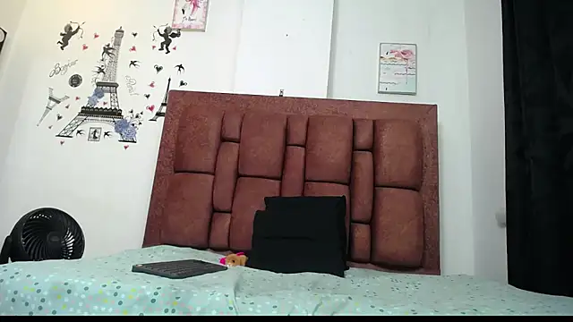Snapshot of varascott chatting on April 18, 7:51 pm varascott online show from April 18, 7:51 pm