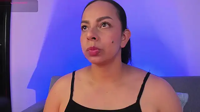 Snapshot of jimena_chic1 chatting on May 25, 10:38 pm jimena chic1 online show from May 25, 10:38 pm