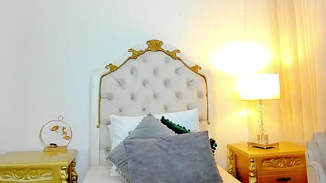 miss vivienne online show from January 17, 3:00 am