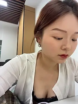Snapshot of DMG-41 chatting on August 6, 7:32 am DMG-41 online show from August 6, 7:32 am