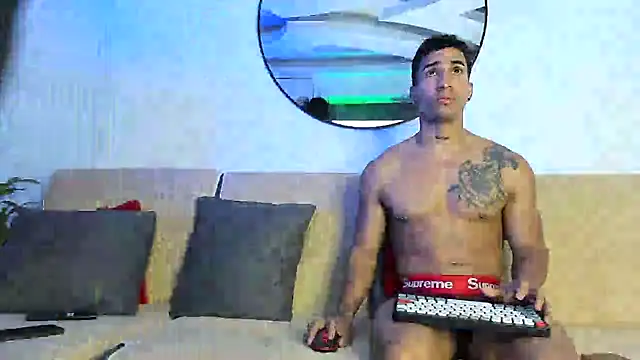 Snapshot of jamesshot chatting on June 14, 3:30 am jamesshot online show from June 14, 3:30 am