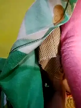 Snapshot of Miss_khusi chatting on December 18, 7:09 pm Miss khusi online show from December 18, 7:09 pm