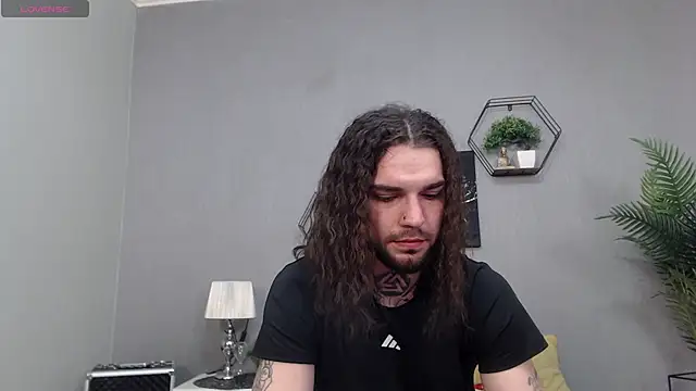 Snapshot of KaneHunter chatting on April 22, 7:15 pm KaneHunter online show from April 22, 7:15 pm