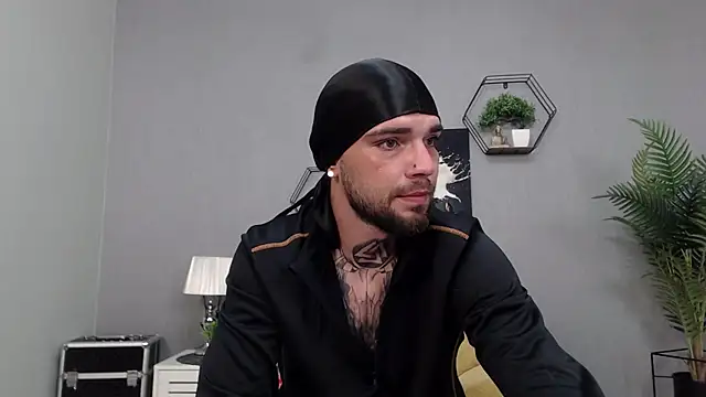 Snapshot of KaneHunter chatting on May 21, 11:23 pm KaneHunter online show from May 21, 11:23 pm