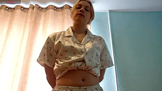 LunariaNicole online show from March 26, 9:48 am