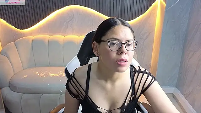 Polly Tx online show from November 30, 2:32 pm