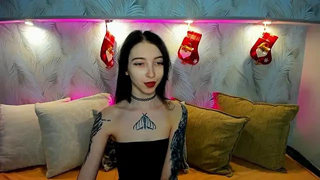 Snapshot of Ellen_Hops chatting on January 19, 9:24 am Ellen Hops online show from January 19, 9:24 am