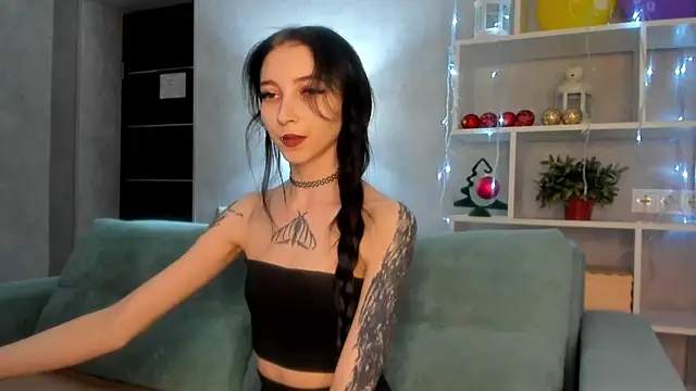 Snapshot of Ellen_Hops chatting on February 9, 9:02 am Ellen Hops online show from February 9, 9:02 am