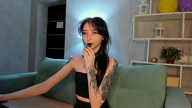 Snapshot of Ellen_Hops chatting on March 2, 9:05 am Ellen Hops online show from March 2, 9:05 am