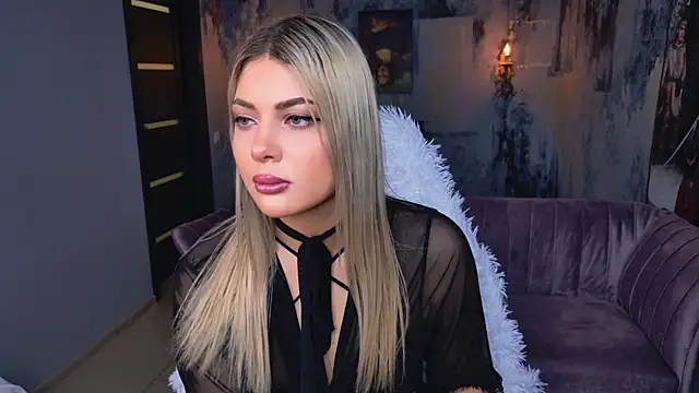 HyileyClark online show from March 4, 9:15 am