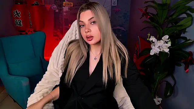 HyileyClark online show from April 7, 7:42 am