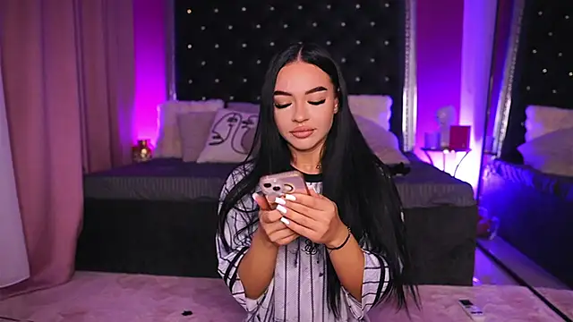 sashalorenzz online show from January 14, 4:51 am