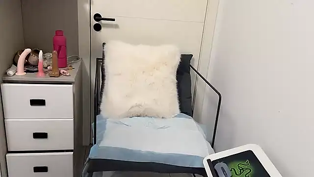 Snapshot of wanou33669 chatting on February 7, 8:18 am wanou33669 online show from February 7, 8:18 am