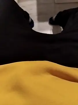 erdestruttor18 online show from November 26, 3:57 pm