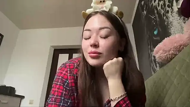 CurietHana1 online show from December 19, 3:57 am