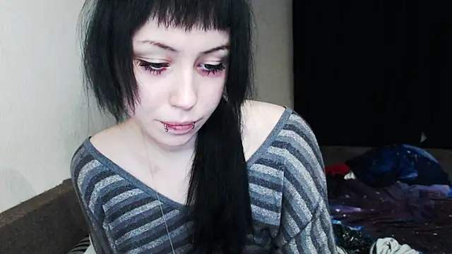 Snapshot of Lucyy666 chatting on December 4, 3:27 am Lucyy666 online show from December 4, 3:27 am