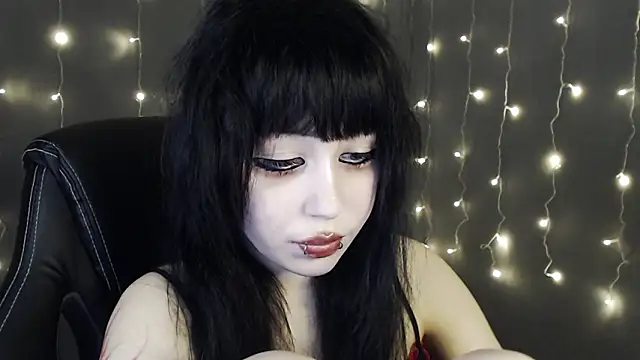 Snapshot of Lucyy666 chatting on February 25, 10:52 pm Lucyy666 online show from February 25, 10:52 pm