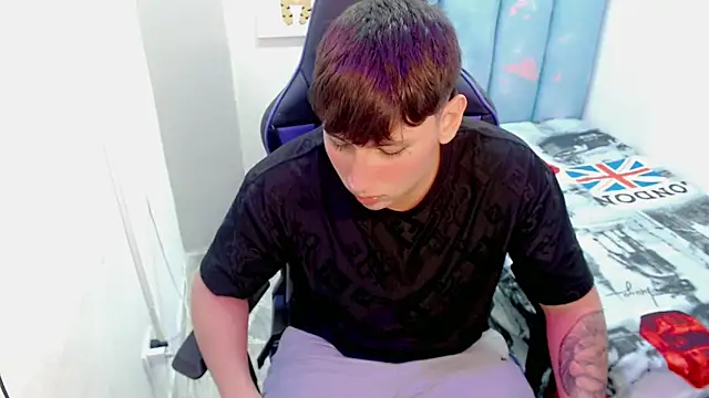 d moneyy  online show from November 28, 8:33 pm