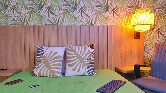 Mia Cullen online show from February 24, 12:03 pm