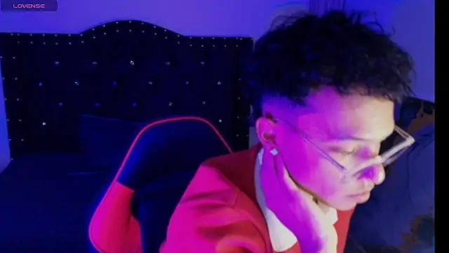 thian blakee online show from December 1, 3:55 am