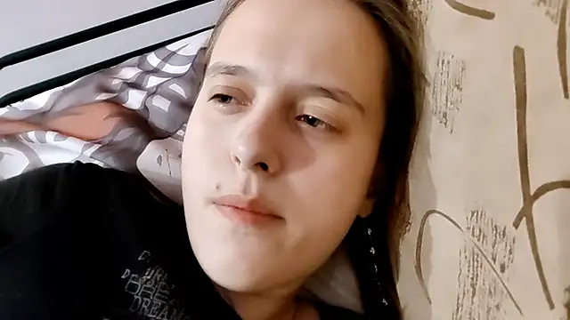 SophieHazely online show from December 17, 10:10 am