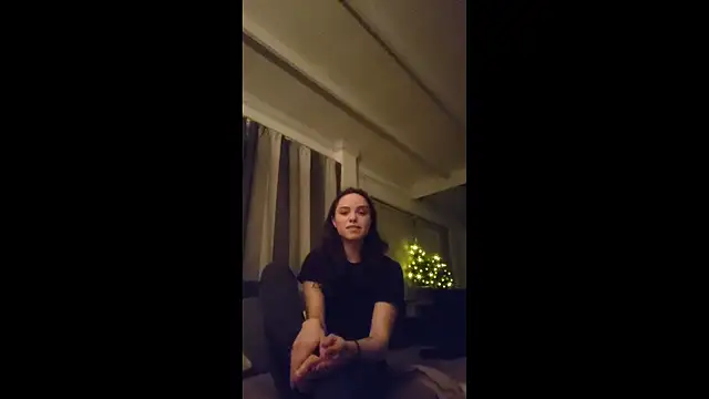 Denisxsxs online show from December 17, 5:52 pm
