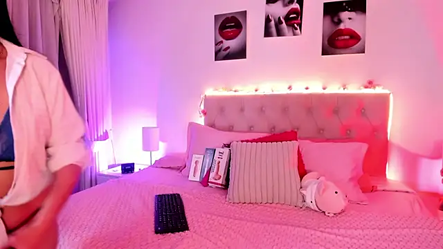 Charlotte rider  online show from December 16, 3:55 am