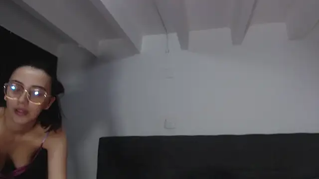 Snapshot of abigail_smith15 chatting on February 5, 3:22 am abigail smith15 online show from February 5, 3:22 am