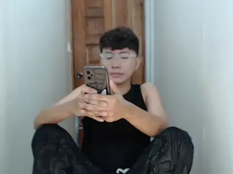 asiantwink0000 online show from December 23, 8:34 am