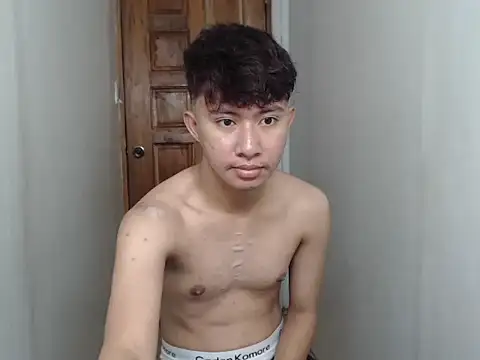 asiantwink0000 online show from January 13, 12:05 am