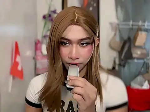 asiantwink0000 online show from June 25, 11:42 pm