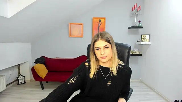 SarahOwenn online show from December 22, 10:18 pm