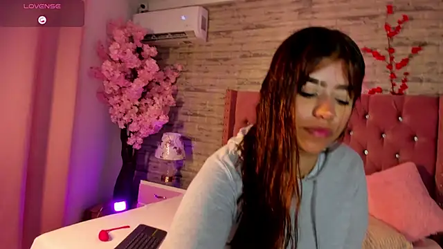 MoliBunny online show from April 18, 4:38 am