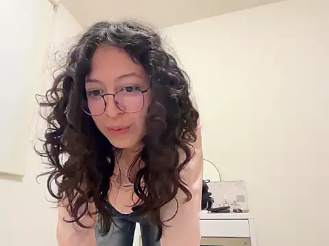 Alicatcua  online show from January 17, 3:11 am