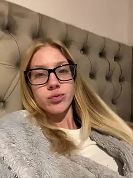 RosieLovexoxx online show from January 8, 3:58 pm