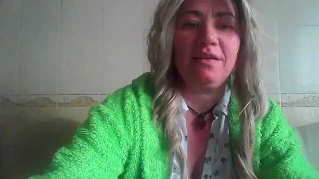 Snapshot of ClaireShannon chatting on December 18, 1:17 pm ClaireShannon online show from December 18, 1:17 pm
