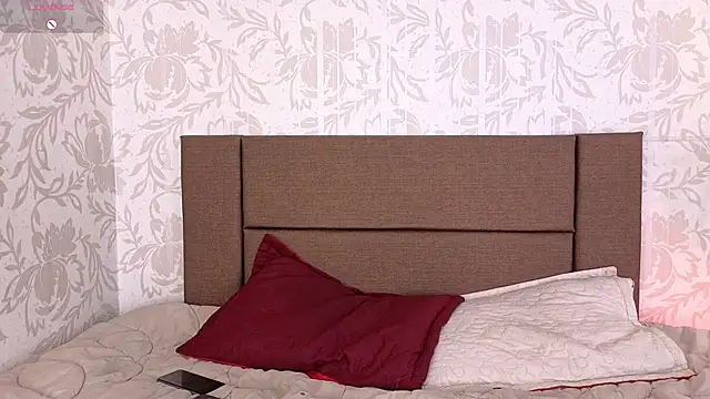 Paolagh  online show from April 18, 3:32 am