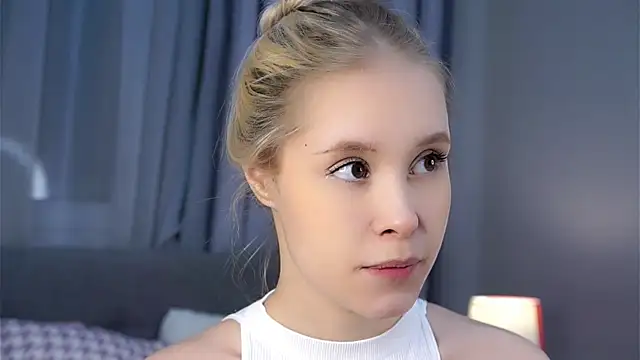 AunclreaVache online show from January 6, 1:15 pm