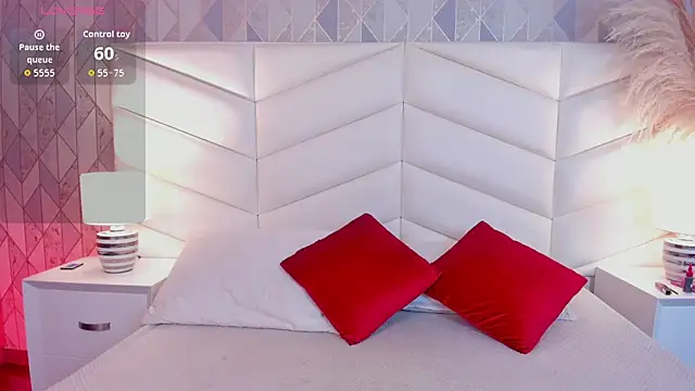 Lizzi Hotman  online show from December 5, 1:20 pm