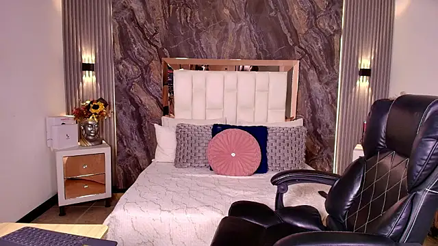 Caroline foster1 online show from March 19, 12:09 pm