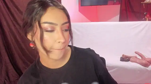 Snapshot of Ounla_Sweet chatting on August 2, 3:05 am Ounla Sweet online show from August 2, 3:05 am