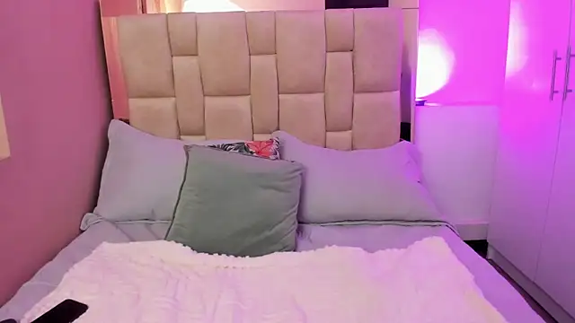 Nana  S online show from December 14, 3:01 am