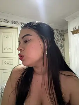 Snapshot of sweet_ruby_ chatting on May 17, 12:08 am sweet ruby online show from May 17, 12:08 am