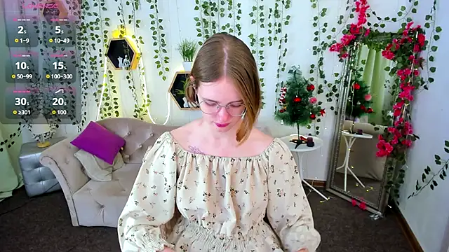 Mia Mooore online show from December 14, 1:38 pm