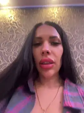 Snapshot of Sweet_little_gir chatting on January 14, 8:36 pm Sweet little gir online show from January 14, 8:36 pm