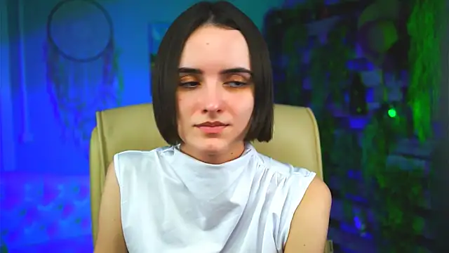 KateWillows online show from April 3, 4:21 am